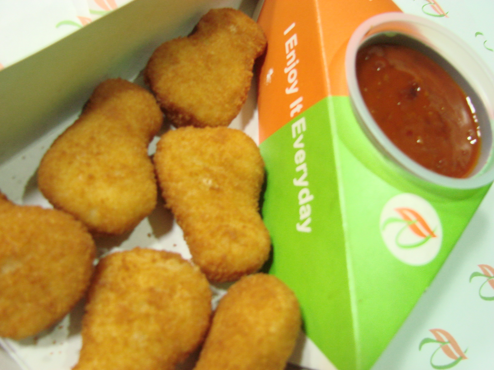 Rads chicken nuggets with dipping sauce